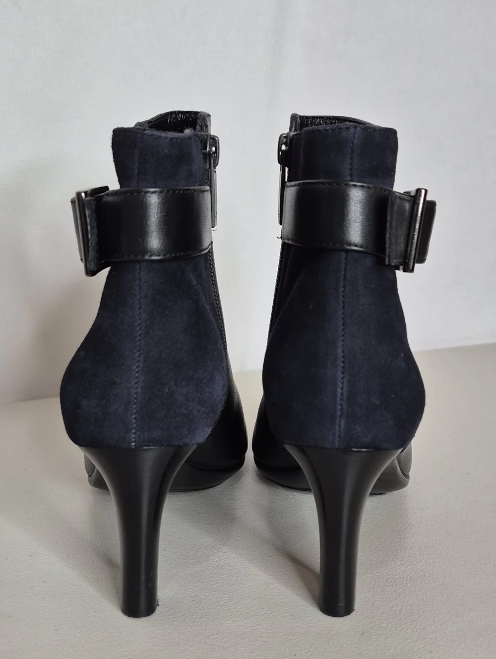 Aquatalia Black Itailian Leather and Navy Suede Ankle Boots w/ Buckle - Size 7